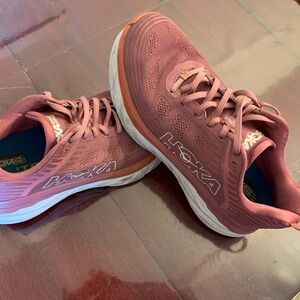 Bondi 6 Hoka One One tennis shoes